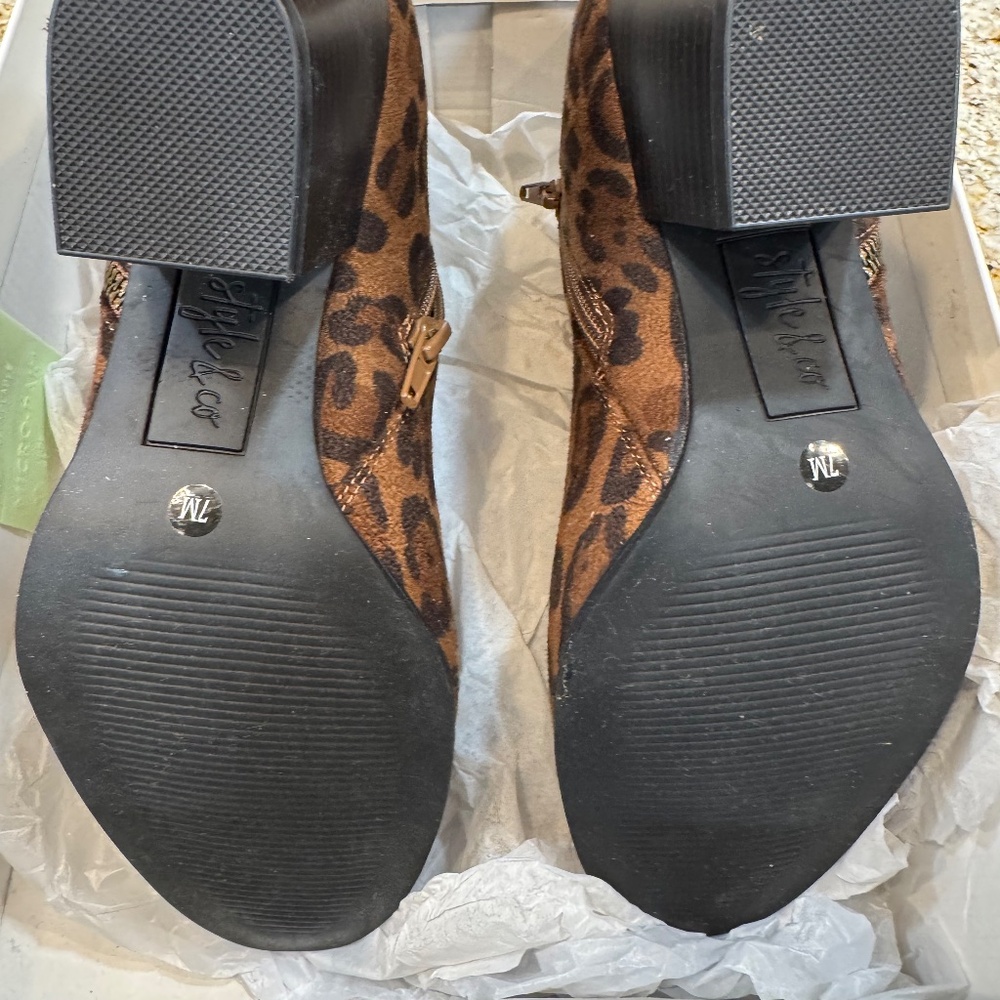 Style & Co. Leopard faux suede ankle boots Excellent UNUSED condition!! 7M - Picture 7 of 16